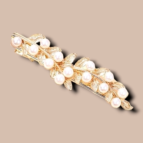 🟢$10NWT 2 Pc Pearl and Crystal Hair Clip/ barette set - Picture 4 of 4
